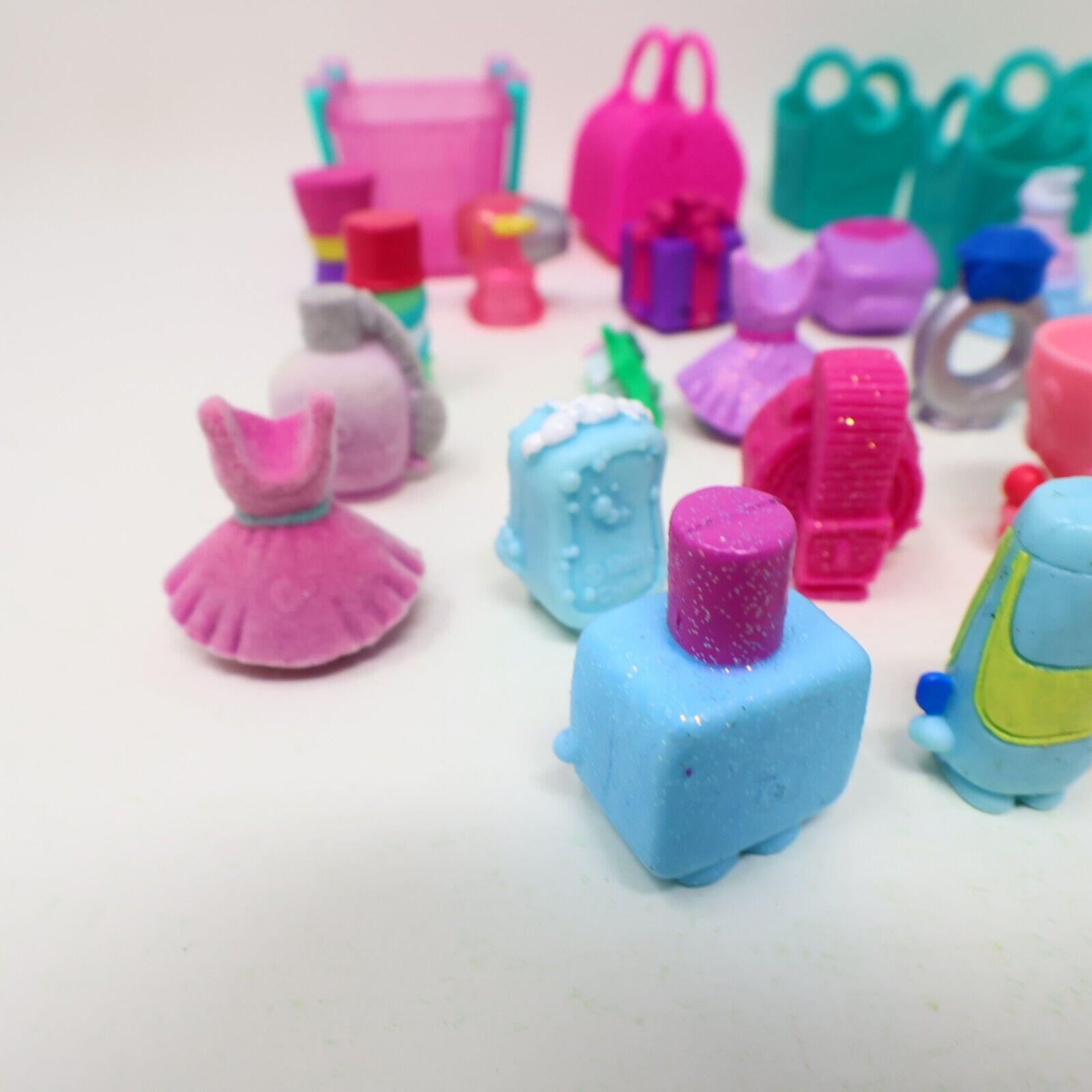 Lot of 21 Shopkins Figures Toys Mixed Makeup Parfume Dresses Gifts Baskets Moose