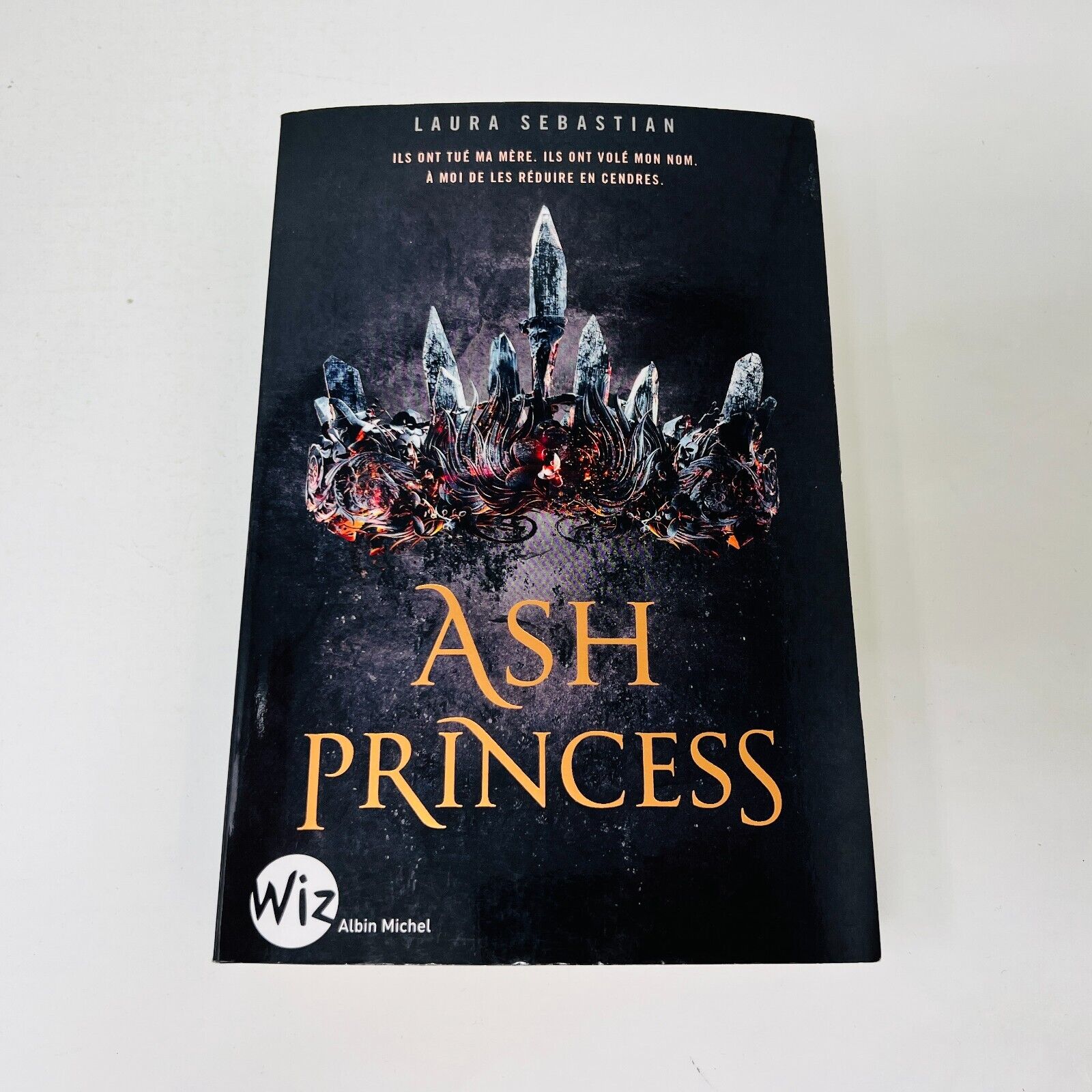 Ash Princess/Lady Smoke en Français/in French de Laura Sebastian Wiz Lot Livres