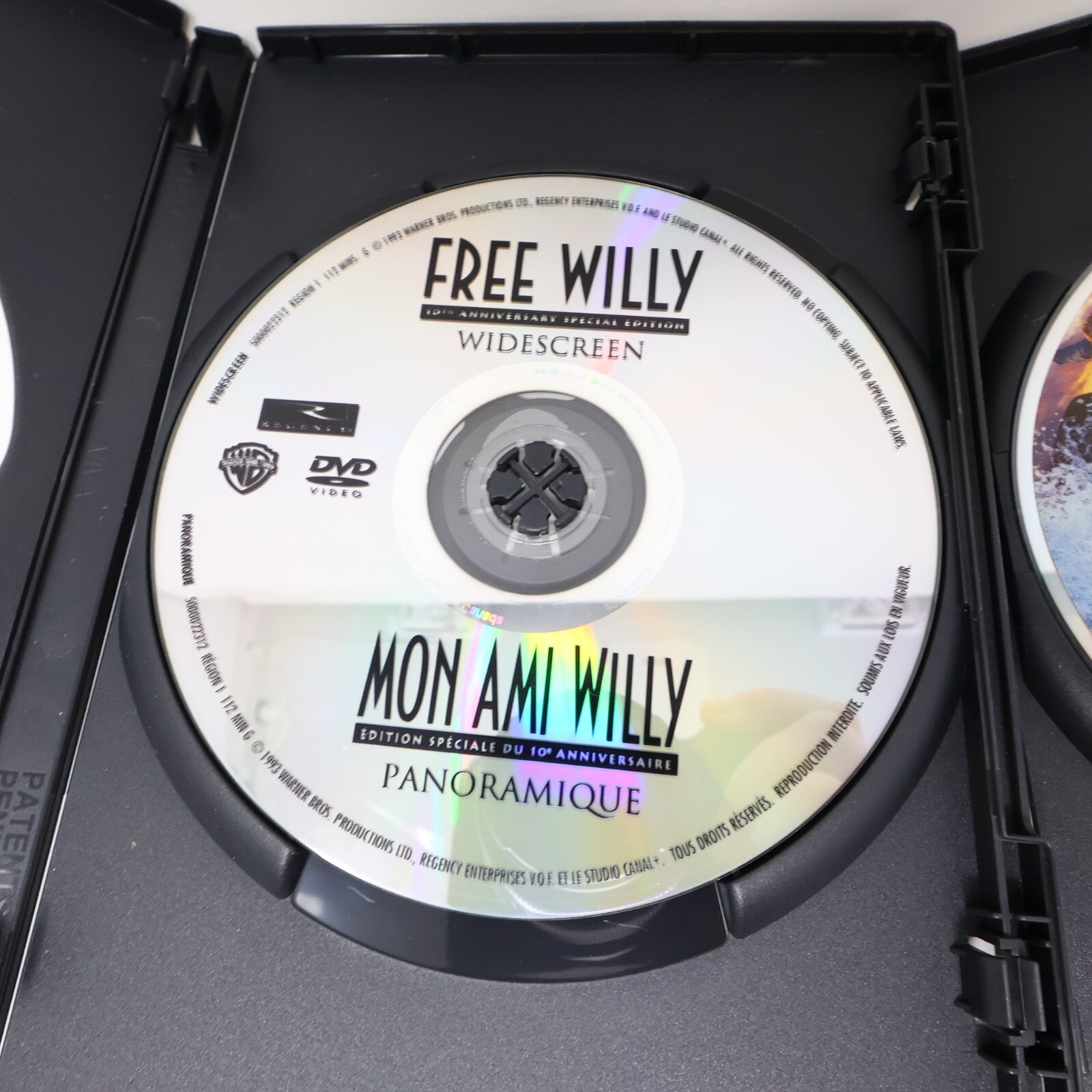 Free Willy/Mon Ami Willy #1-2-3 + Escape From Pirate's Cove Familly DVD Box Set