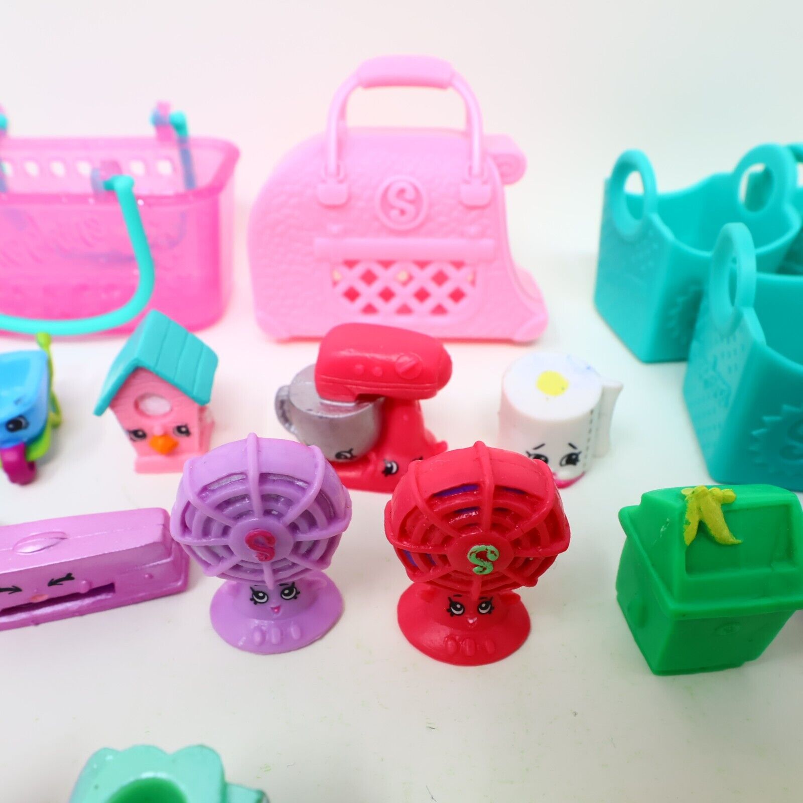 Lot of 25 Shopkins Figures Toys Mixed Furniture Home TV Books Fan Baskets Moose