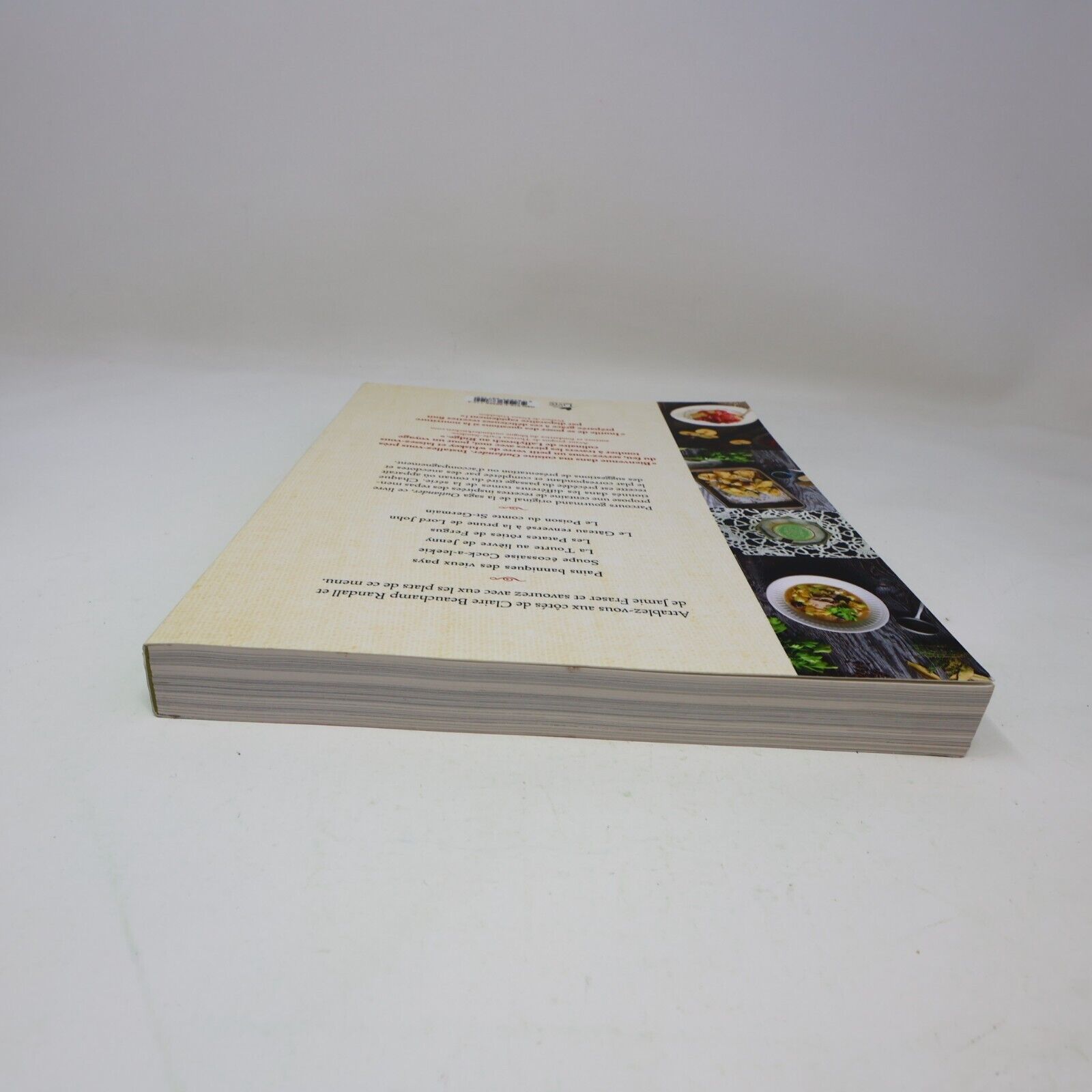 2017 Dans la Cuisine de Outlander Le Chardon et le Tartan Recettes Trécarré PB