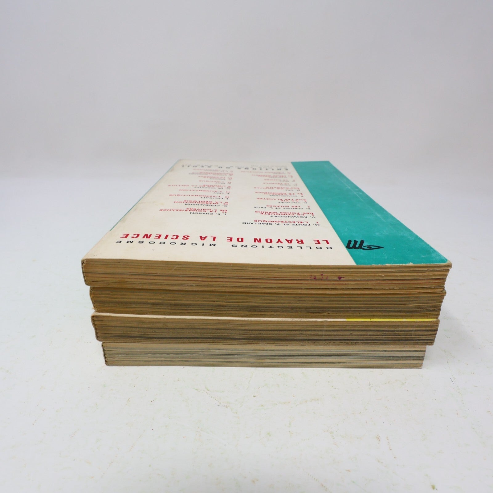 Microcosme Le Rayon de la Science Lot 4 Livres Nuages/Pétrole/Métallurgie/Vie