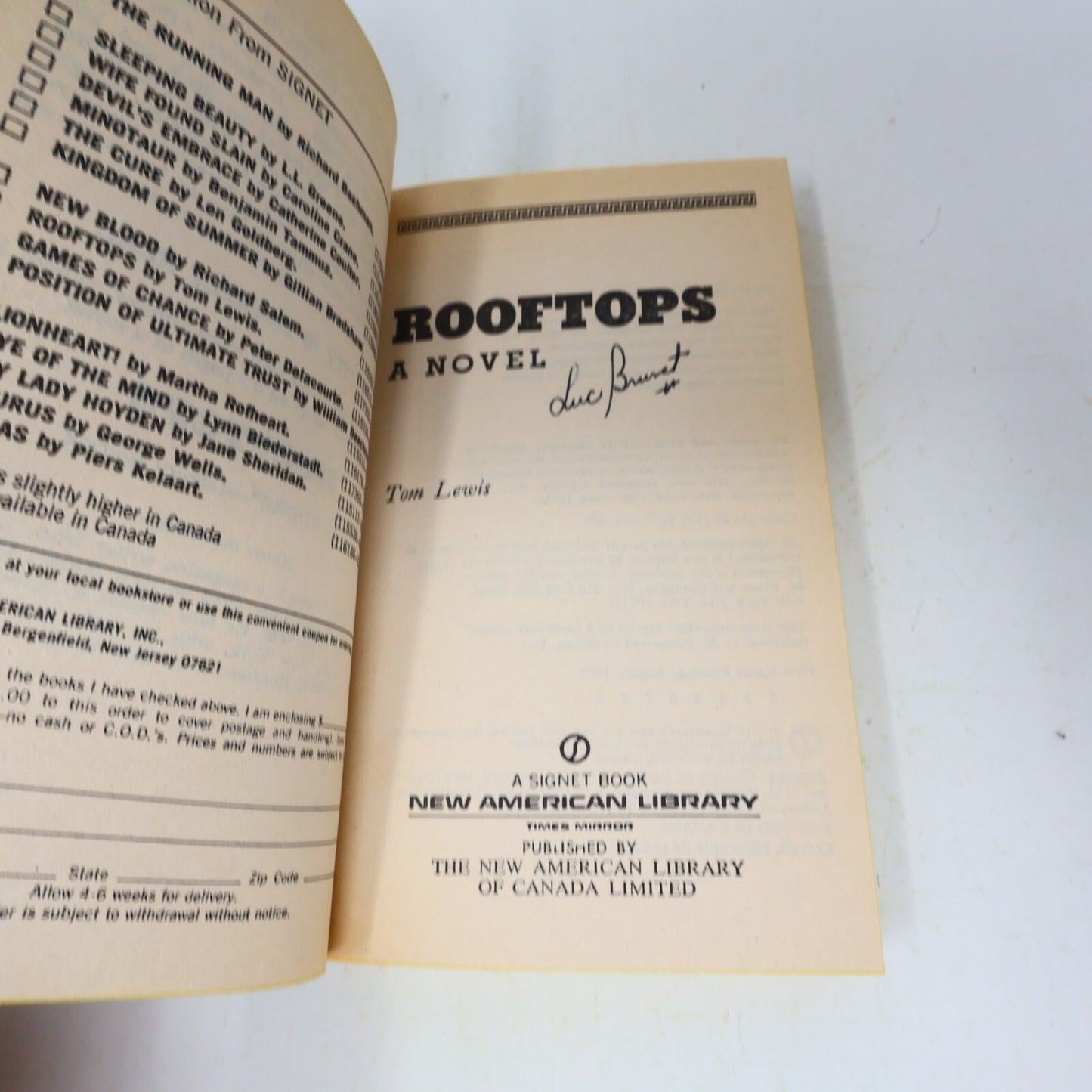 1982 Rooftops Tom Lewis Signet Mystery Thriller Crime 2nd Print Paperback Book