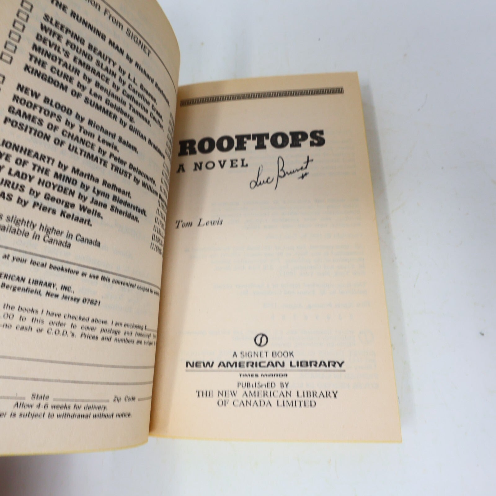 1982 Rooftops Tom Lewis Signet Mystery Thriller Crime 2nd Print Paperback Book