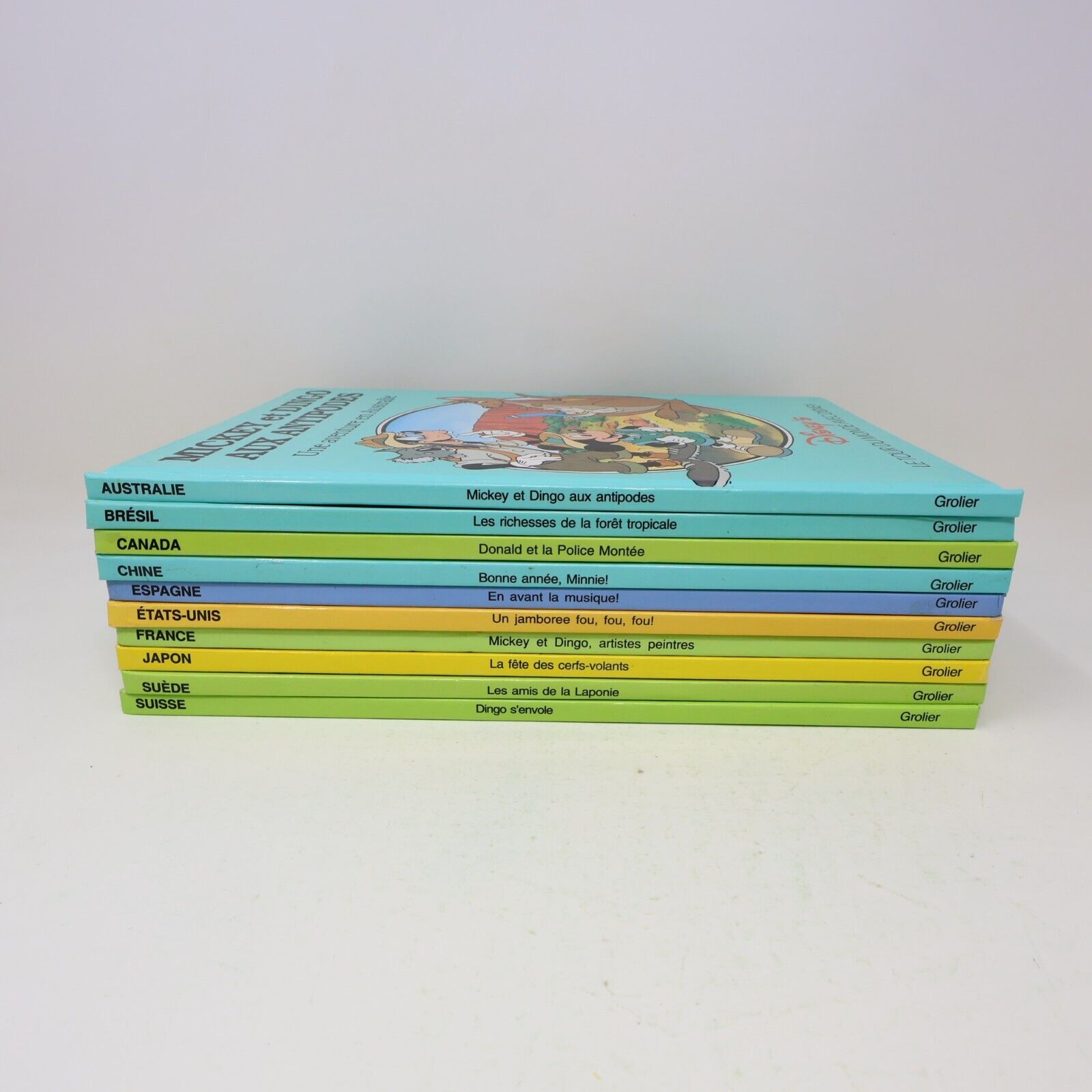 Lot 10 Livres Le Tour du Monde avec Disney Grolier Jeunes Enfants Français 90s