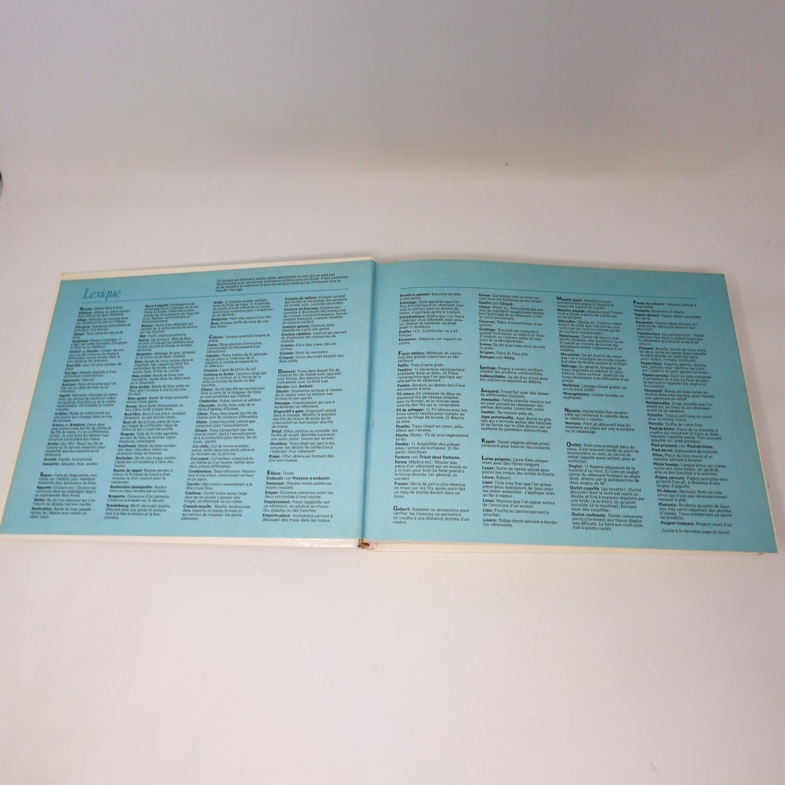 1976 Guide de la Couture Pratique et Créative Reader's Digest Français Hardcover