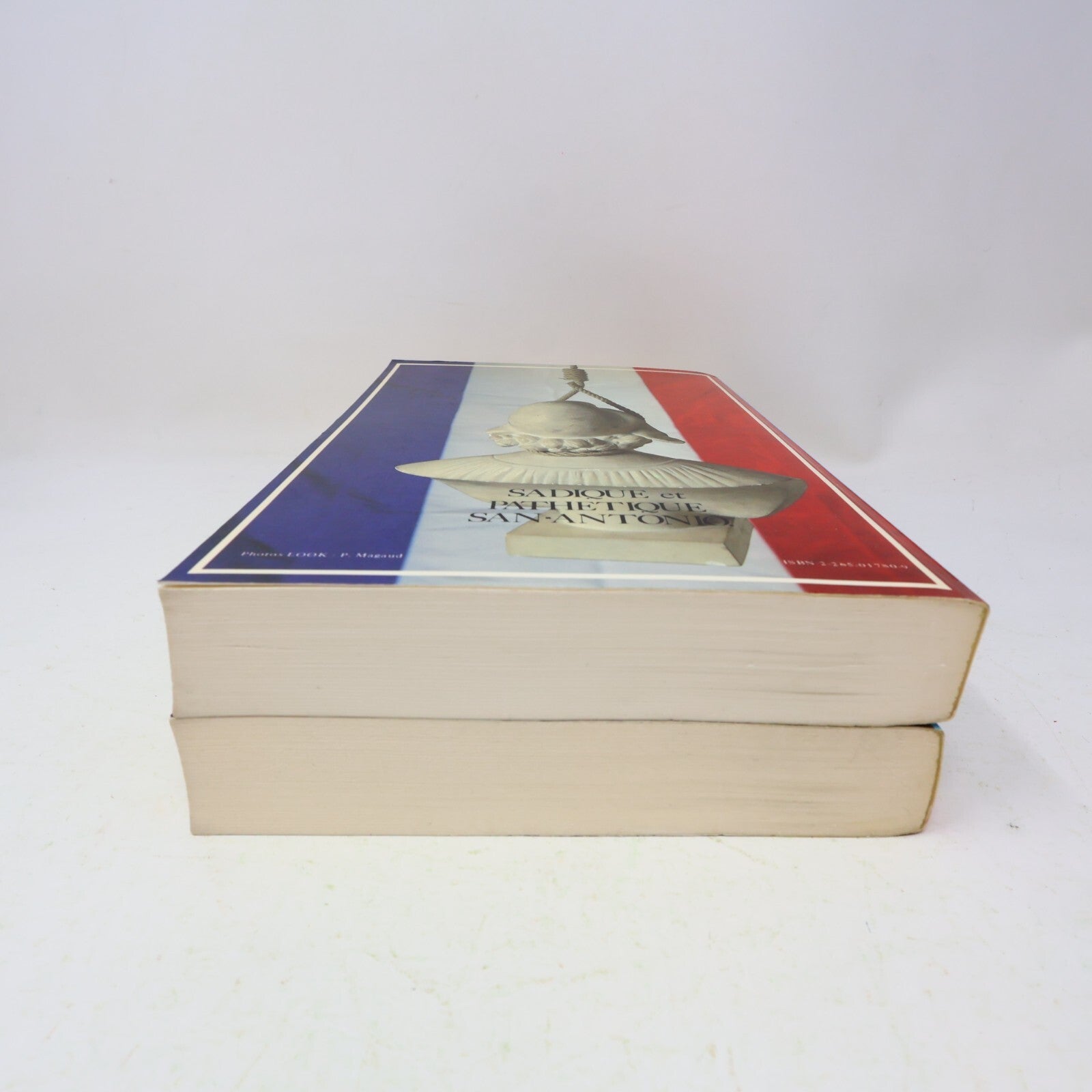 San-Antonio Y A-T-Il un Français dans la Salle? Lot 2 Livres Crime Humour 80s PB