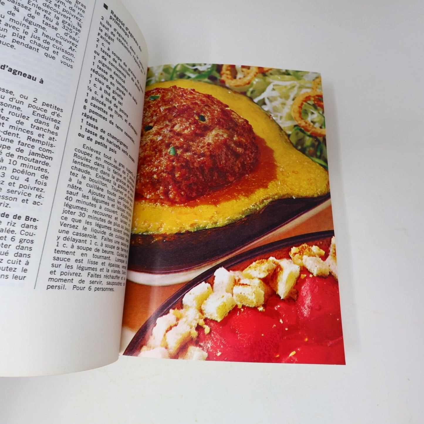 1975 Le Livre de Recettes Châtelaine Hélène Julien Cuisine Maclean-Hunter 70s HC