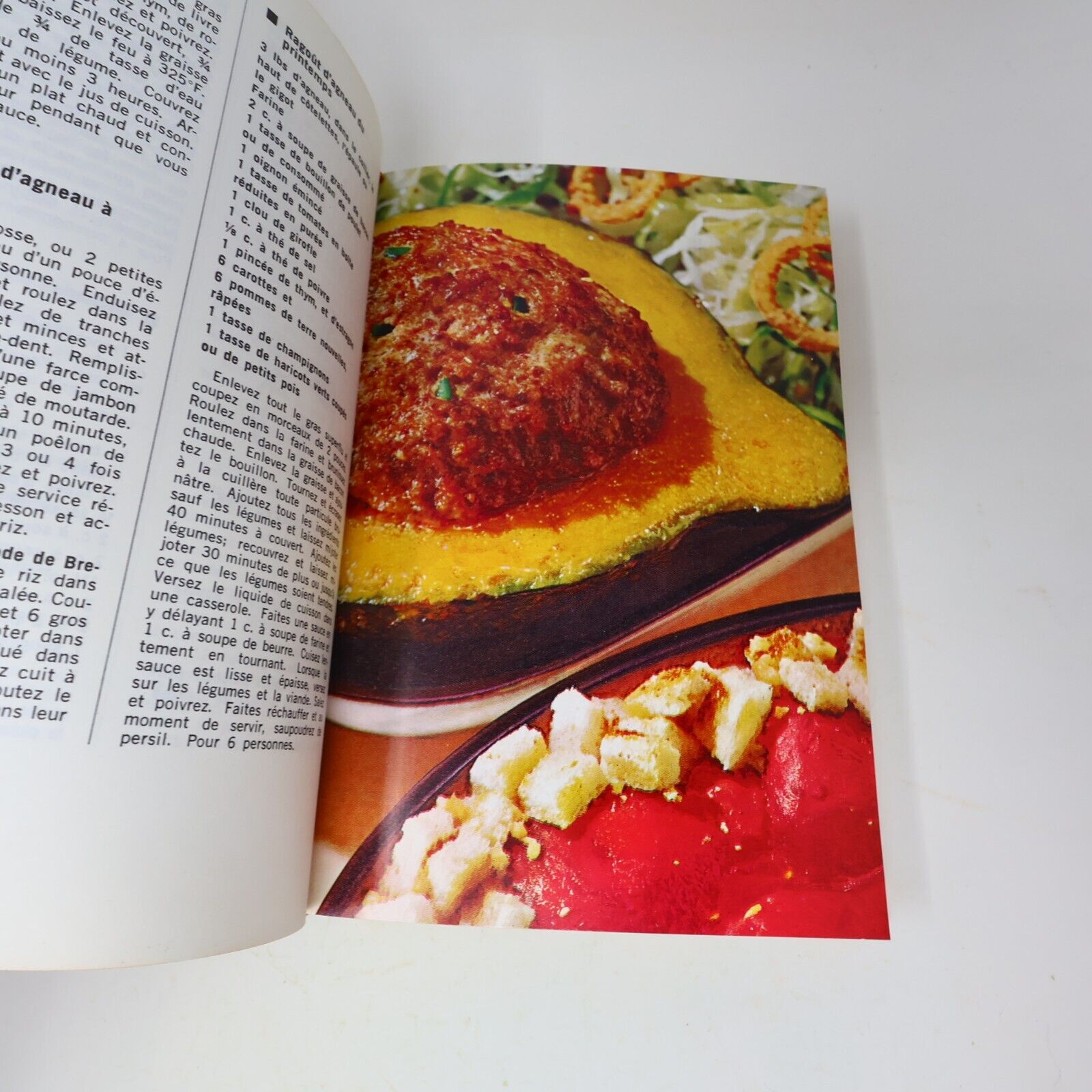 1975 Le Livre de Recettes Châtelaine Hélène Julien Cuisine Maclean-Hunter 70s HC