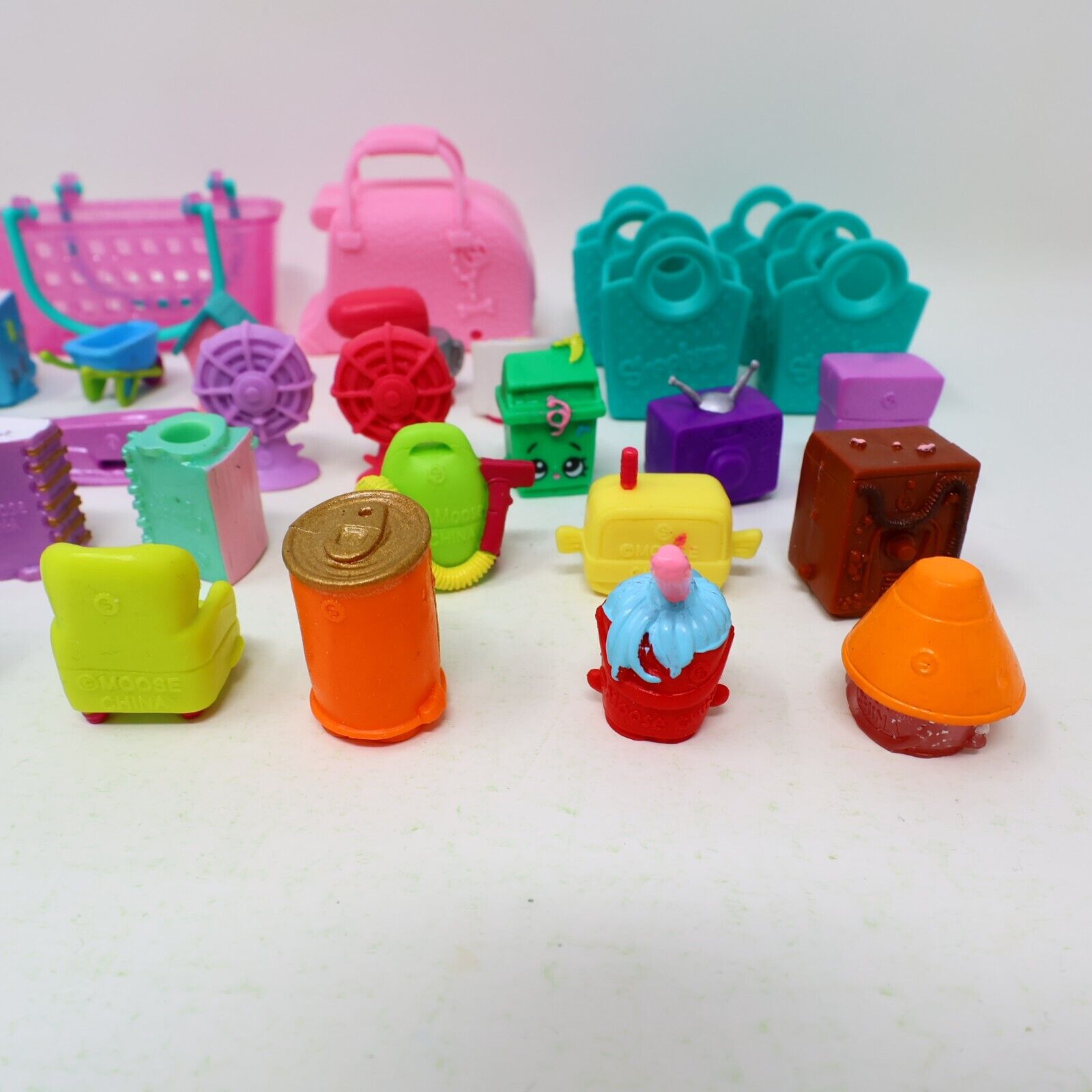 Lot of 25 Shopkins Figures Toys Mixed Furniture Home TV Books Fan Baskets Moose