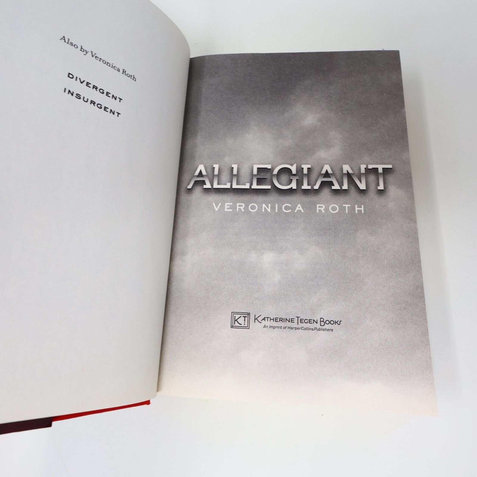 The Divergent Series #1-2-3 Boxset Veronica Roth Science-Fiction Allegiant Lot