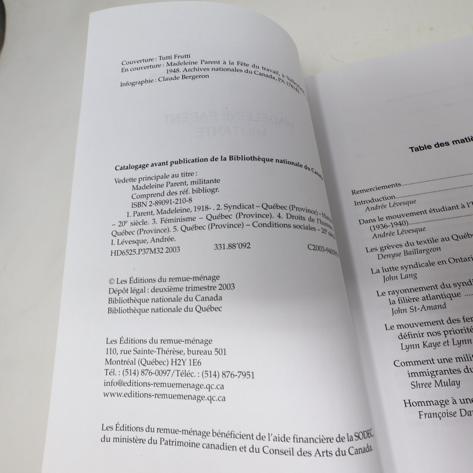 Livre Signé Madeleine Parent Militante Andrée Lévesque 2003 Remue-ménage Société