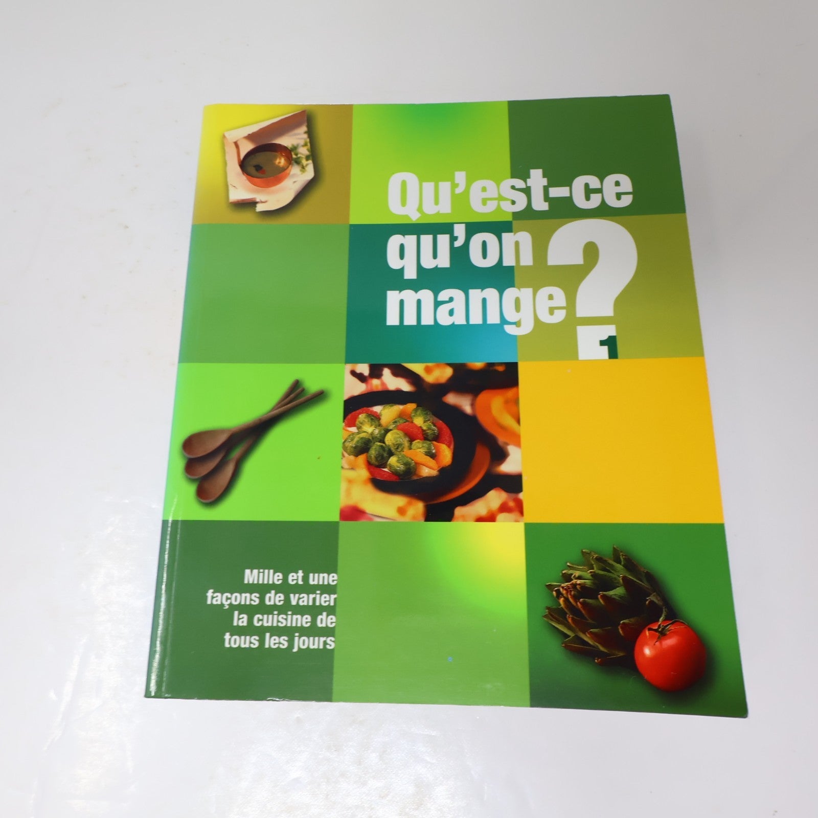 Coffret qu'est-ce qu'on Mange Les Cercles de Fermières du Québec 2003 Français