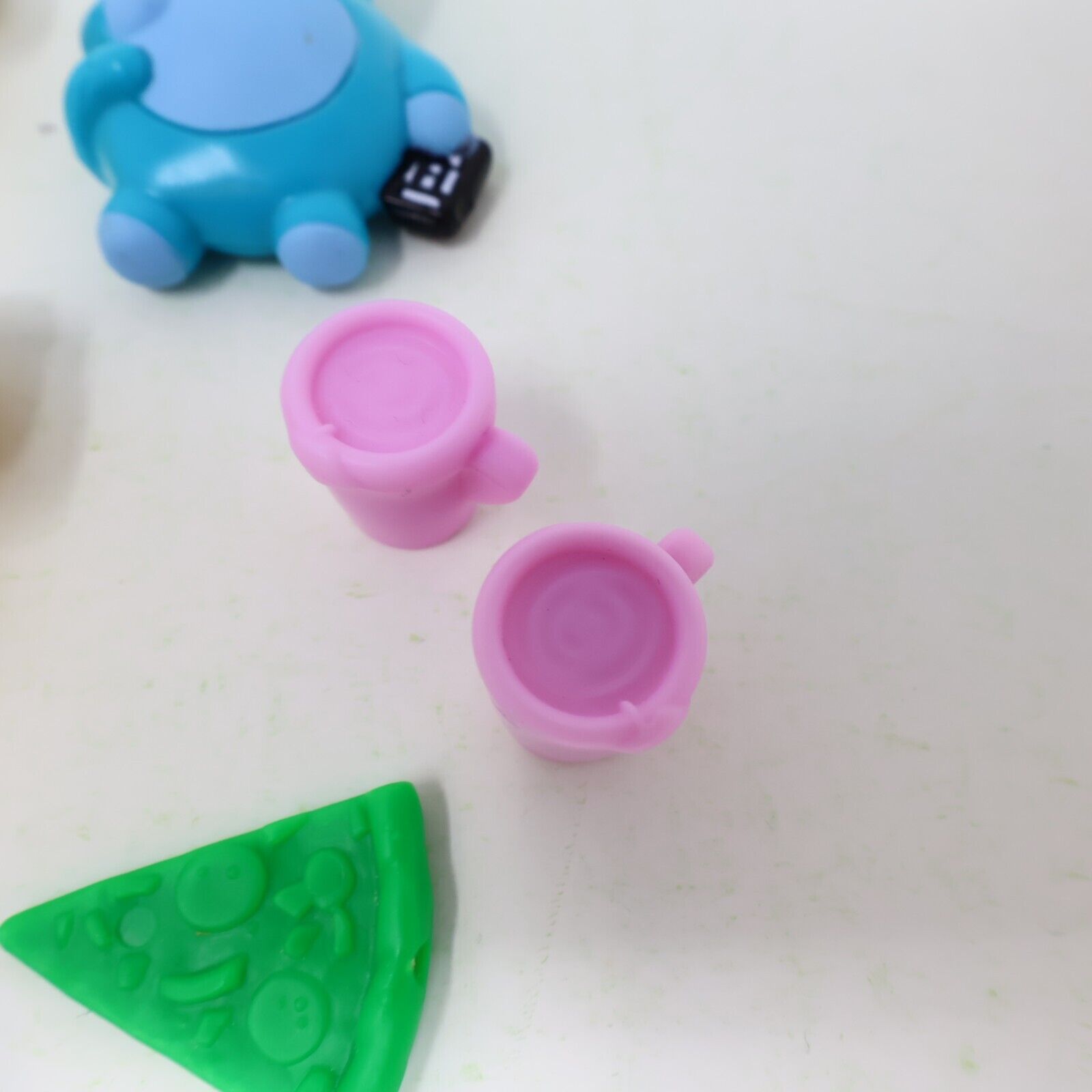 Lot of 3 Lost Kitties Figures Loafy x2 + Chickie Toy Some Accessories Hasbro