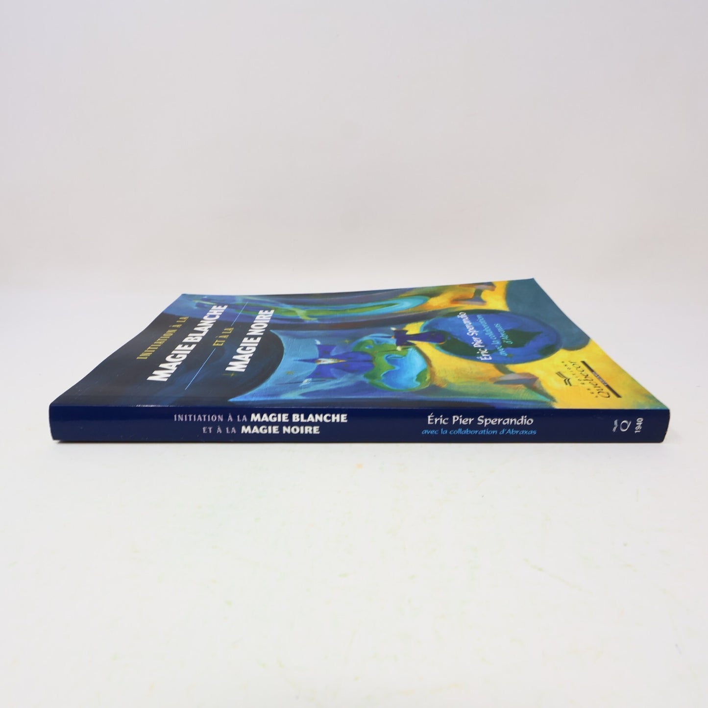 2005 Initiation à la Magie Blanche et à la Magie Noire Québecor Ésotérisme Livre