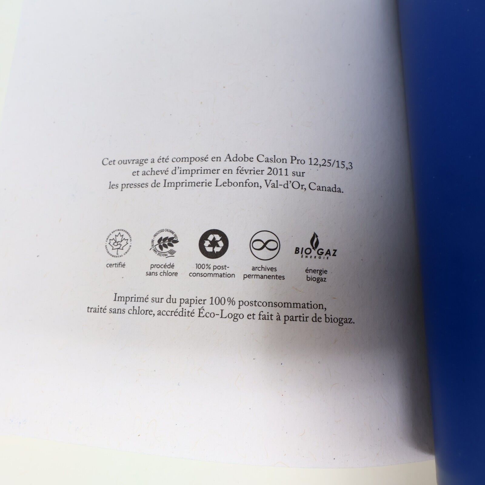 2011 Le Secret du Coffre Bleu Récit Lise Dion Littérature Québécoise Roman Livre