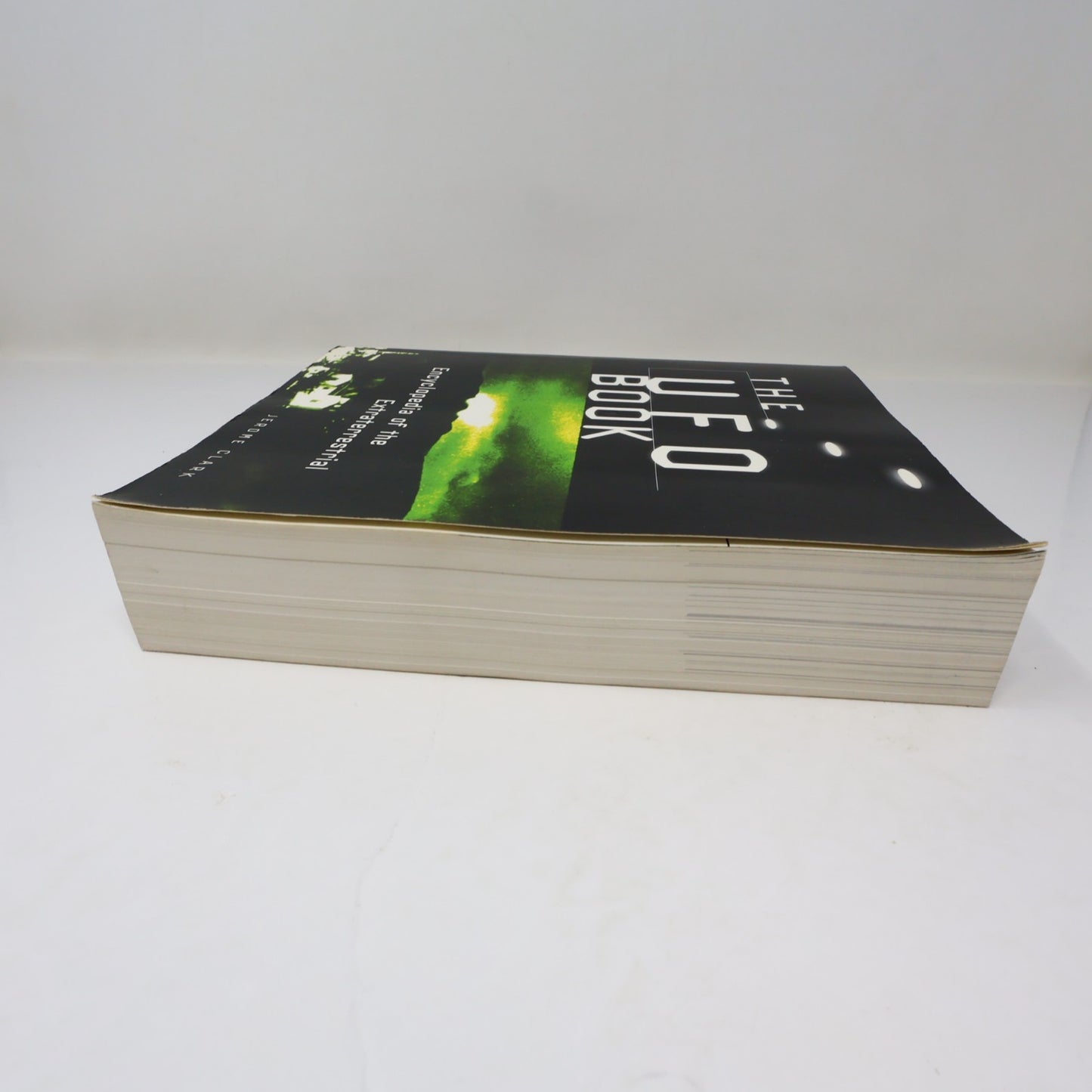 The Ufo Book Encyclopedia of the Extraterrestrial Jerome Clark Visible Ink Press