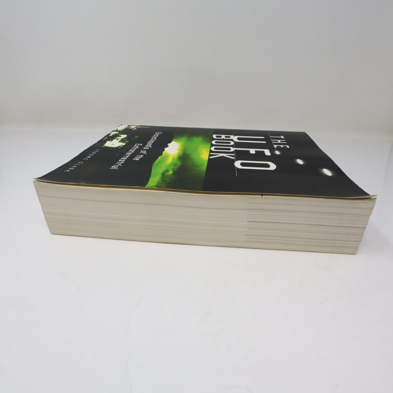 The Ufo Book Encyclopedia of the Extraterrestrial Jerome Clark Visible Ink Press