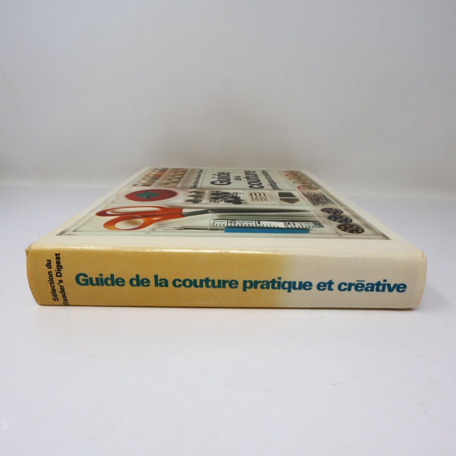 Guide de la Couture Pratique et Créative 1979 HC Reader's Digest Français Livre