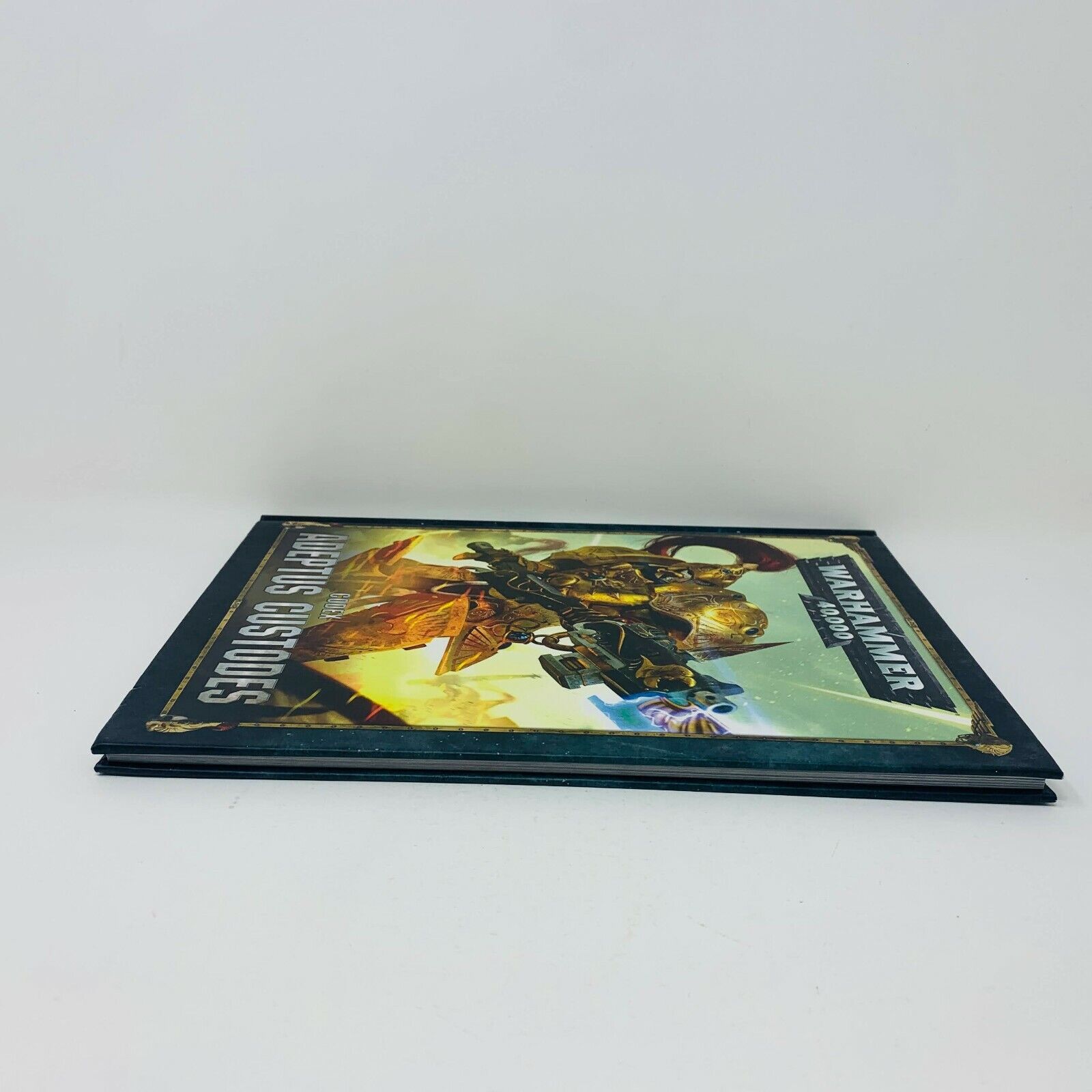 2018 Warhammer 40,000 Codex Adeptus Custodes Games Workshop Livre Français 40k