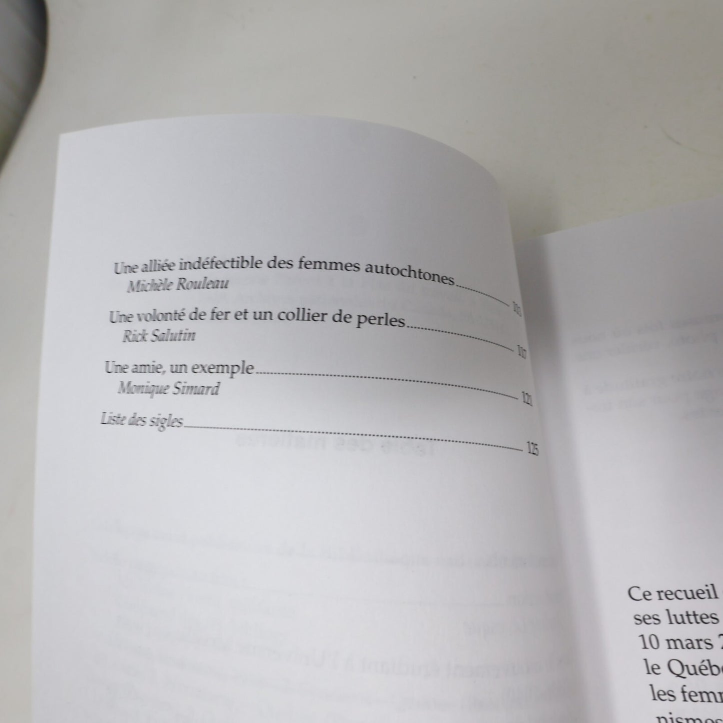Livre Signé Madeleine Parent Militante Andrée Lévesque 2003 Remue-ménage Société
