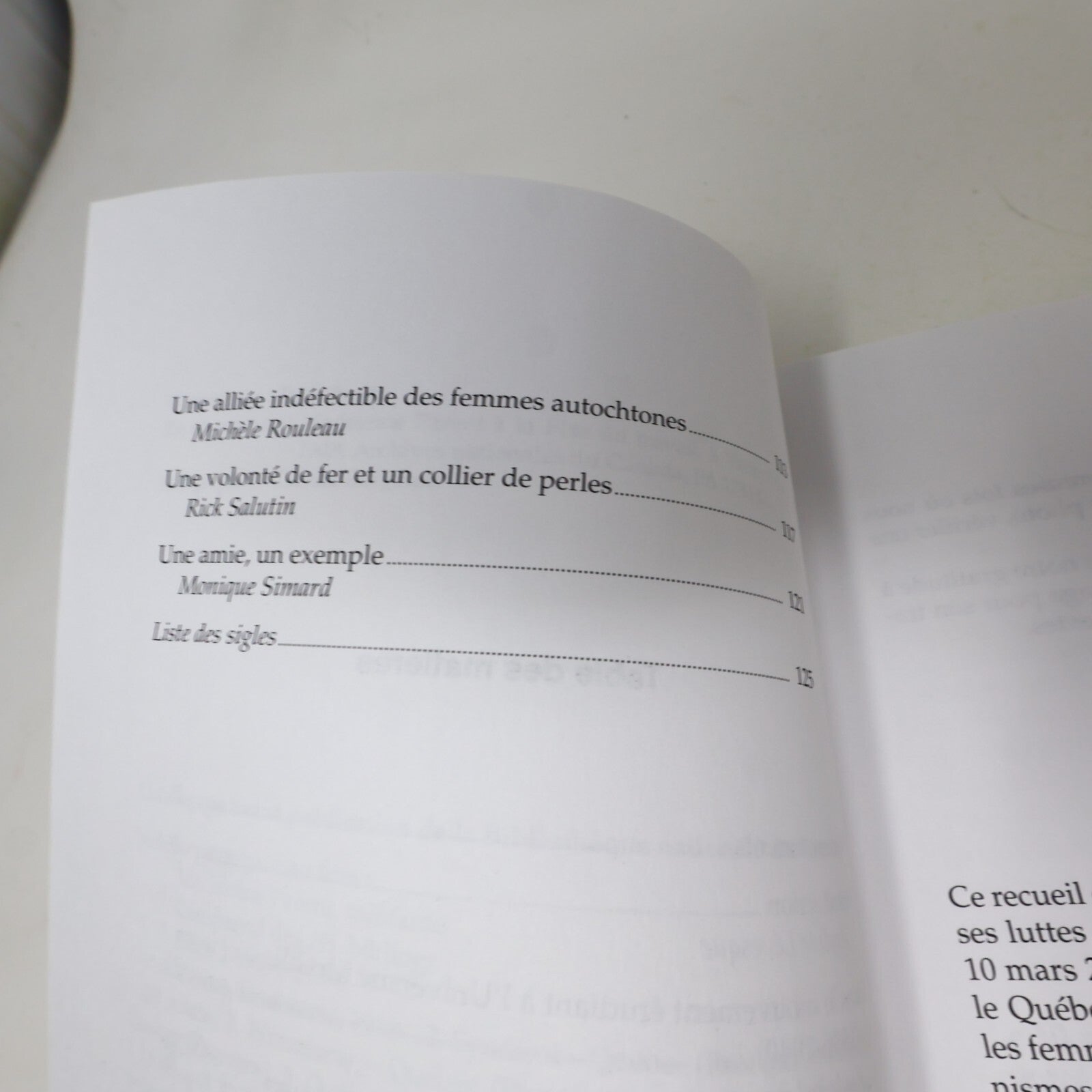 Livre Signé Madeleine Parent Militante Andrée Lévesque 2003 Remue-ménage Société