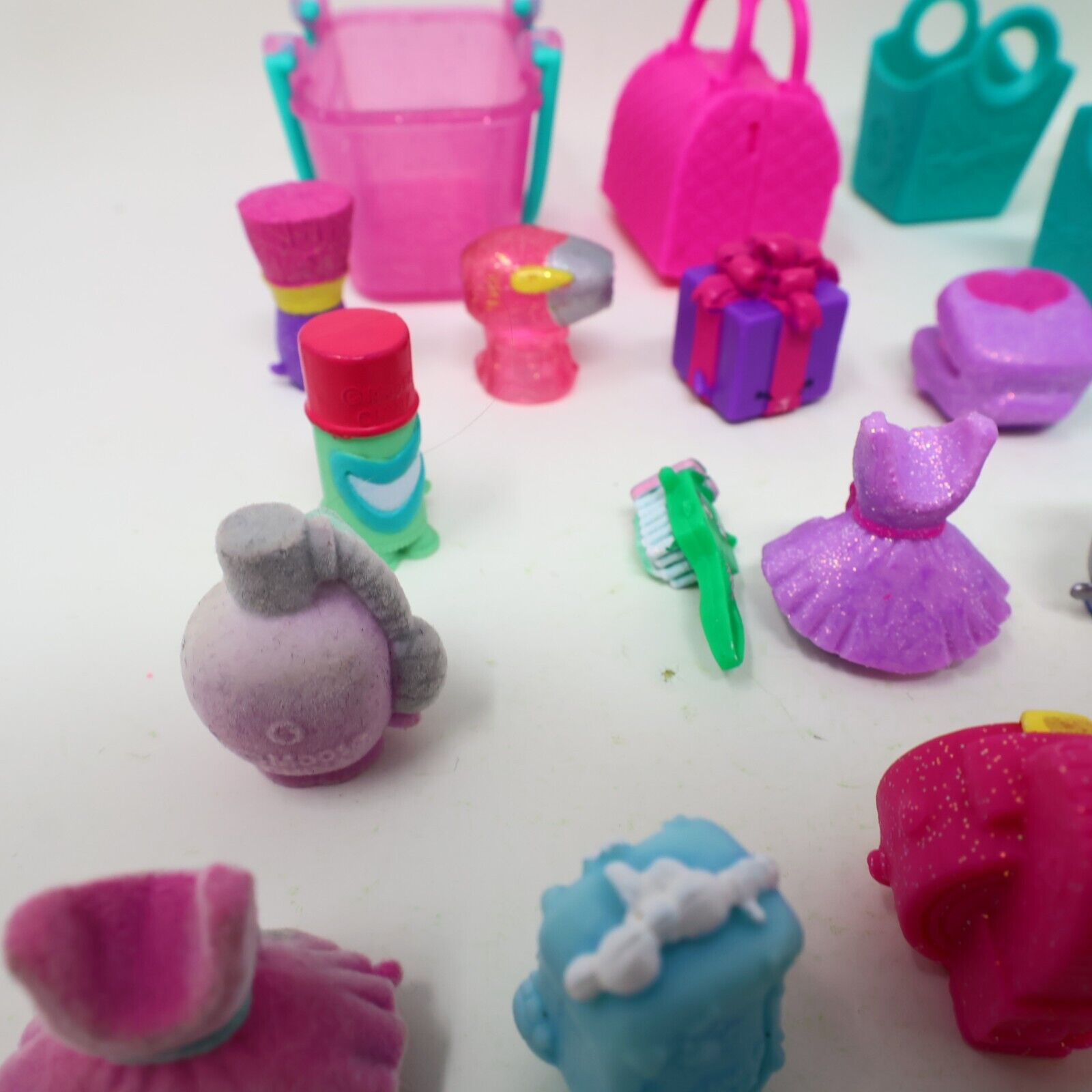 Lot of 21 Shopkins Figures Toys Mixed Makeup Parfume Dresses Gifts Baskets Moose
