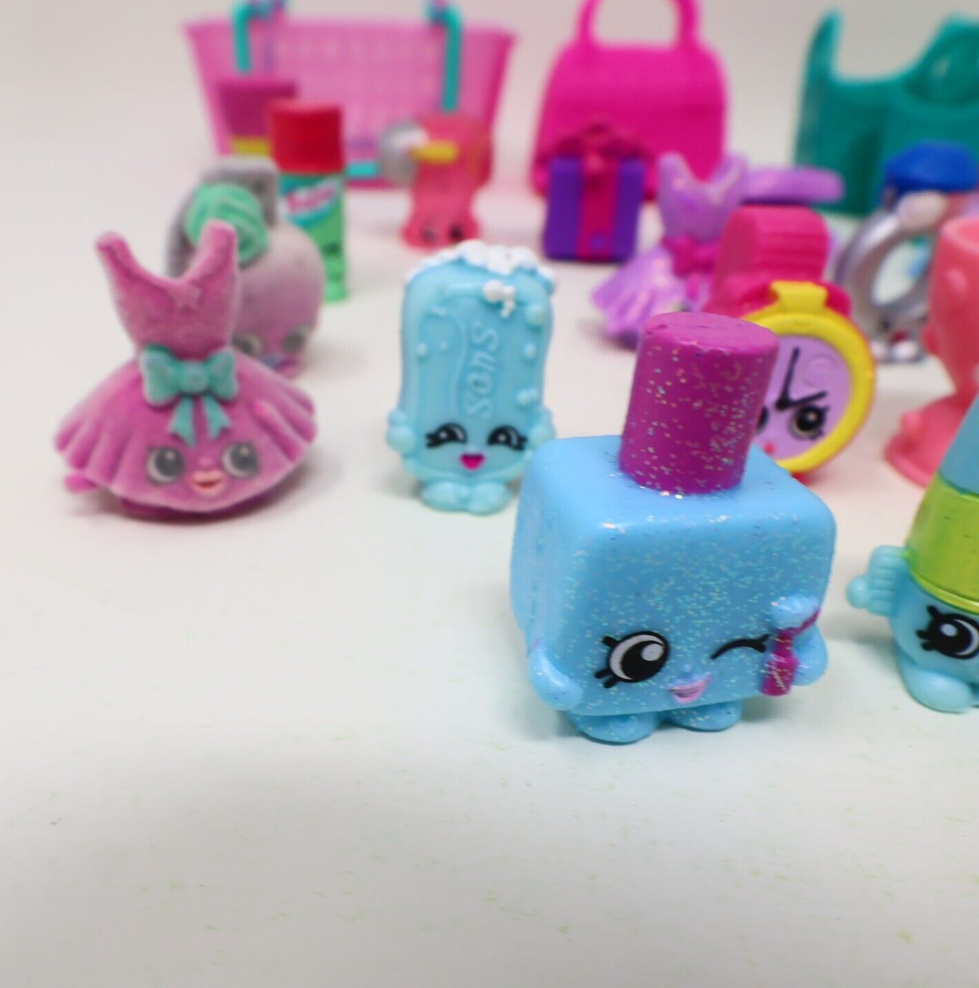 Lot of 21 Shopkins Figures Toys Mixed Makeup Parfume Dresses Gifts Baskets Moose