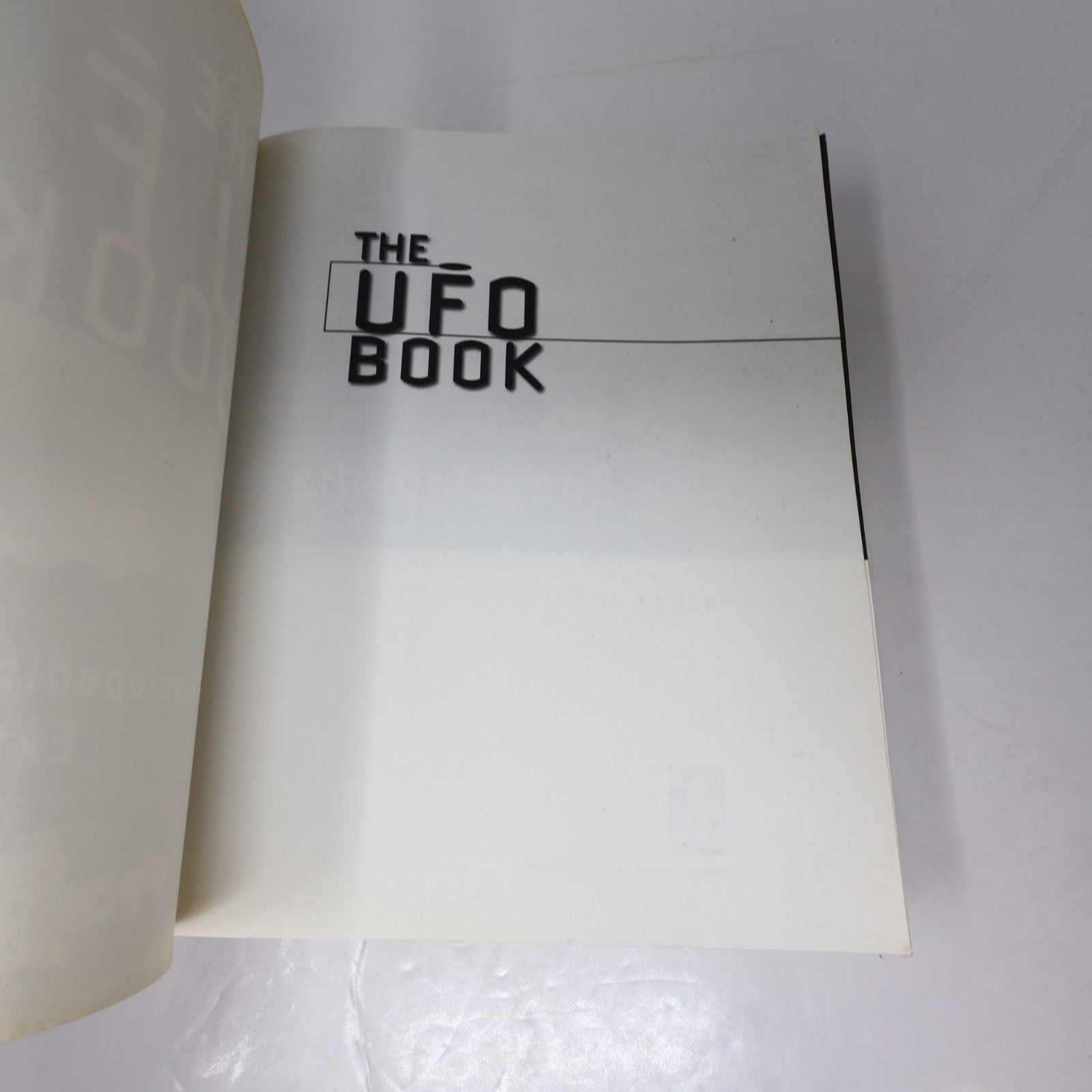The Ufo Book Encyclopedia of the Extraterrestrial Jerome Clark Visible Ink Press
