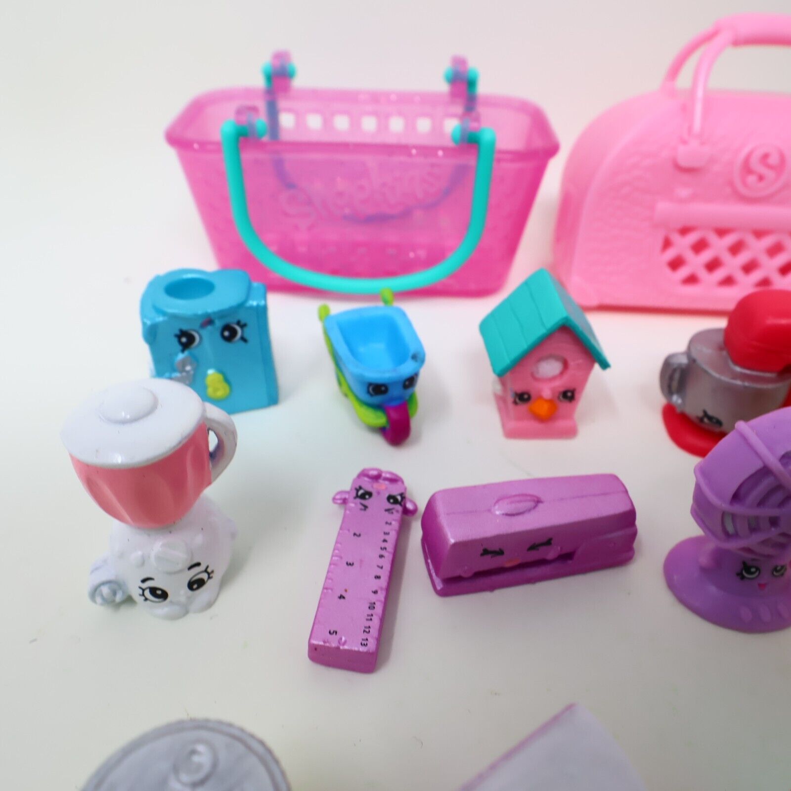 Lot of 25 Shopkins Figures Toys Mixed Furniture Home TV Books Fan Baskets Moose