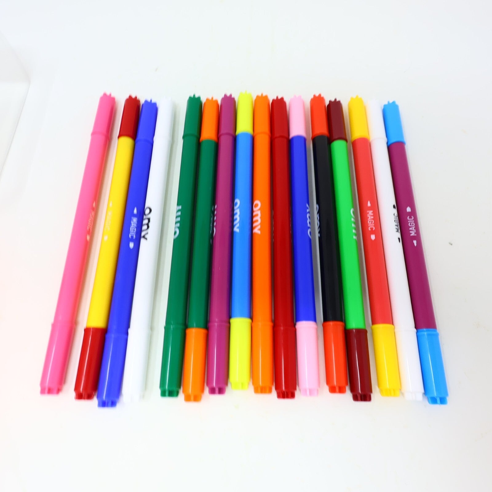OMY Magic Felt Pens/Feutres Magiques Box 14 Colors + 2 Erasers Change Color