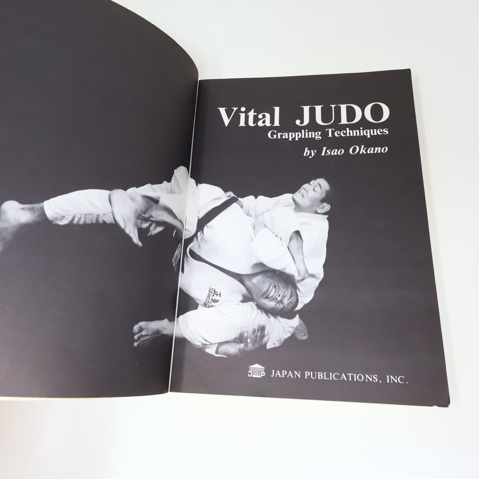 1982 Vital Judo Grappling Techniques by Isao Okano 1st Print Paperback PB Sport