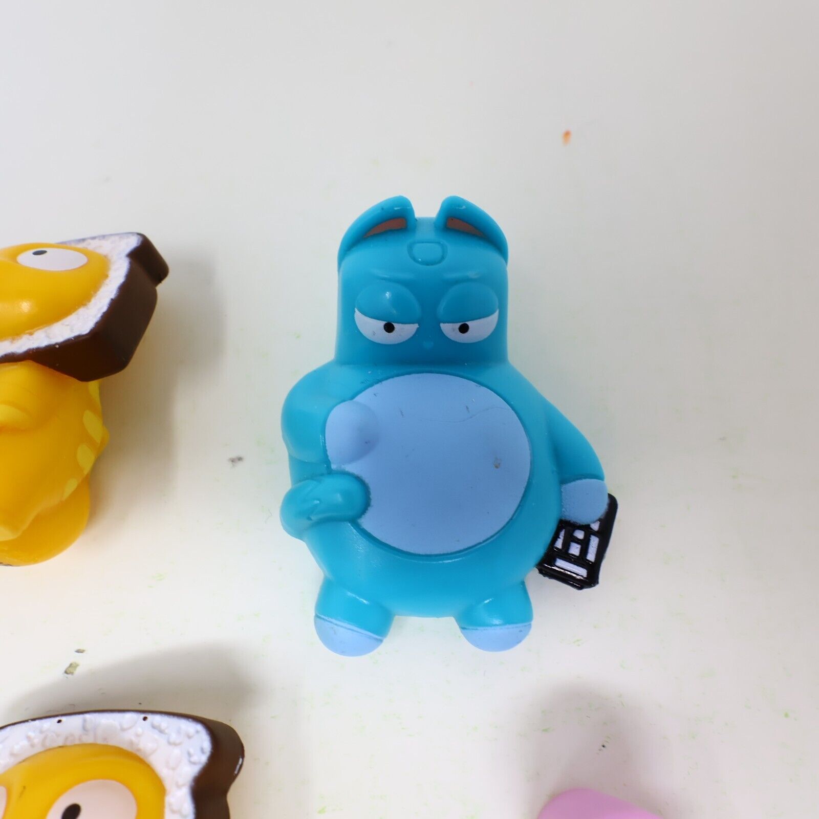 Lot of 3 Lost Kitties Figures Loafy x2 + Chickie Toy Some Accessories Hasbro