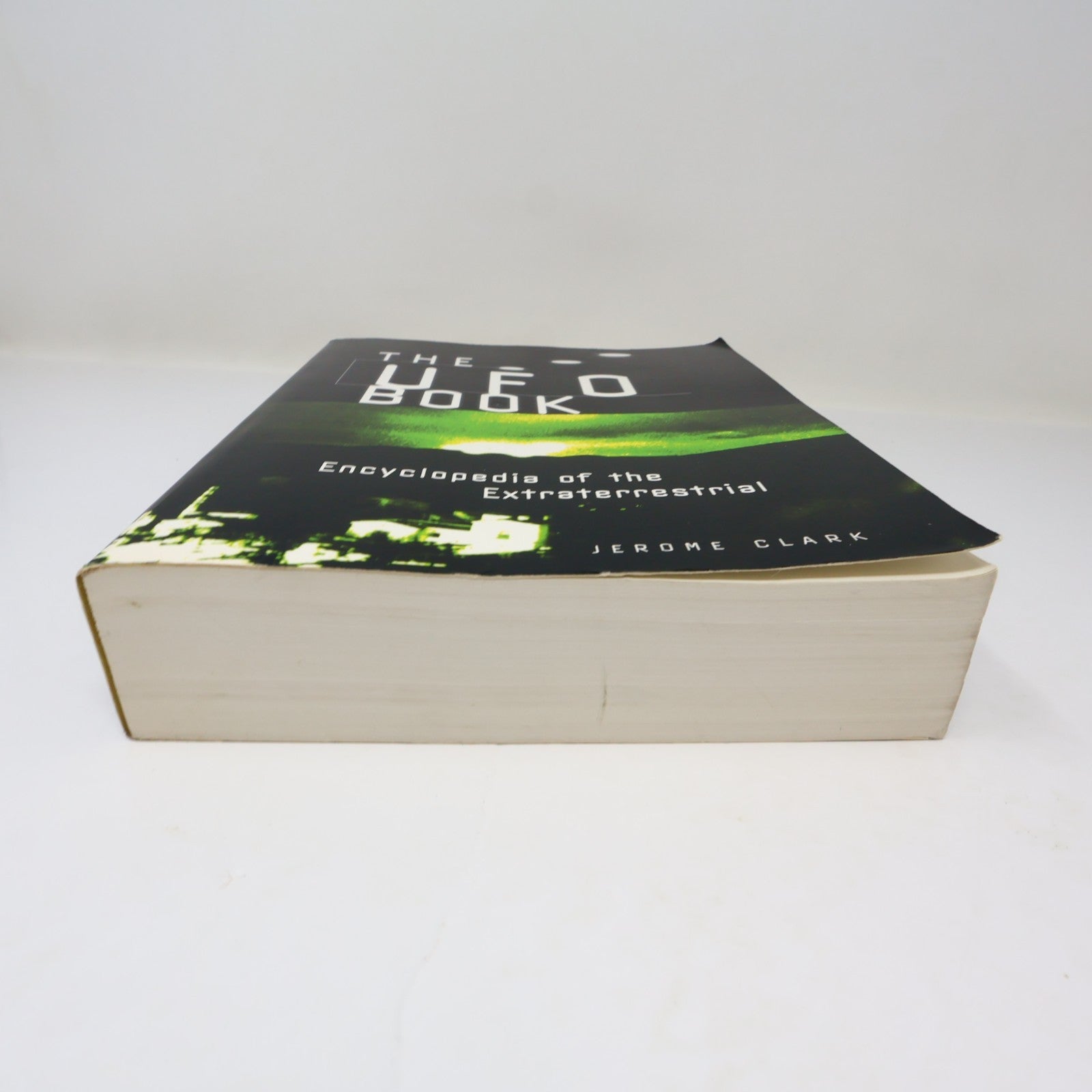 The Ufo Book Encyclopedia of the Extraterrestrial Jerome Clark Visible Ink Press